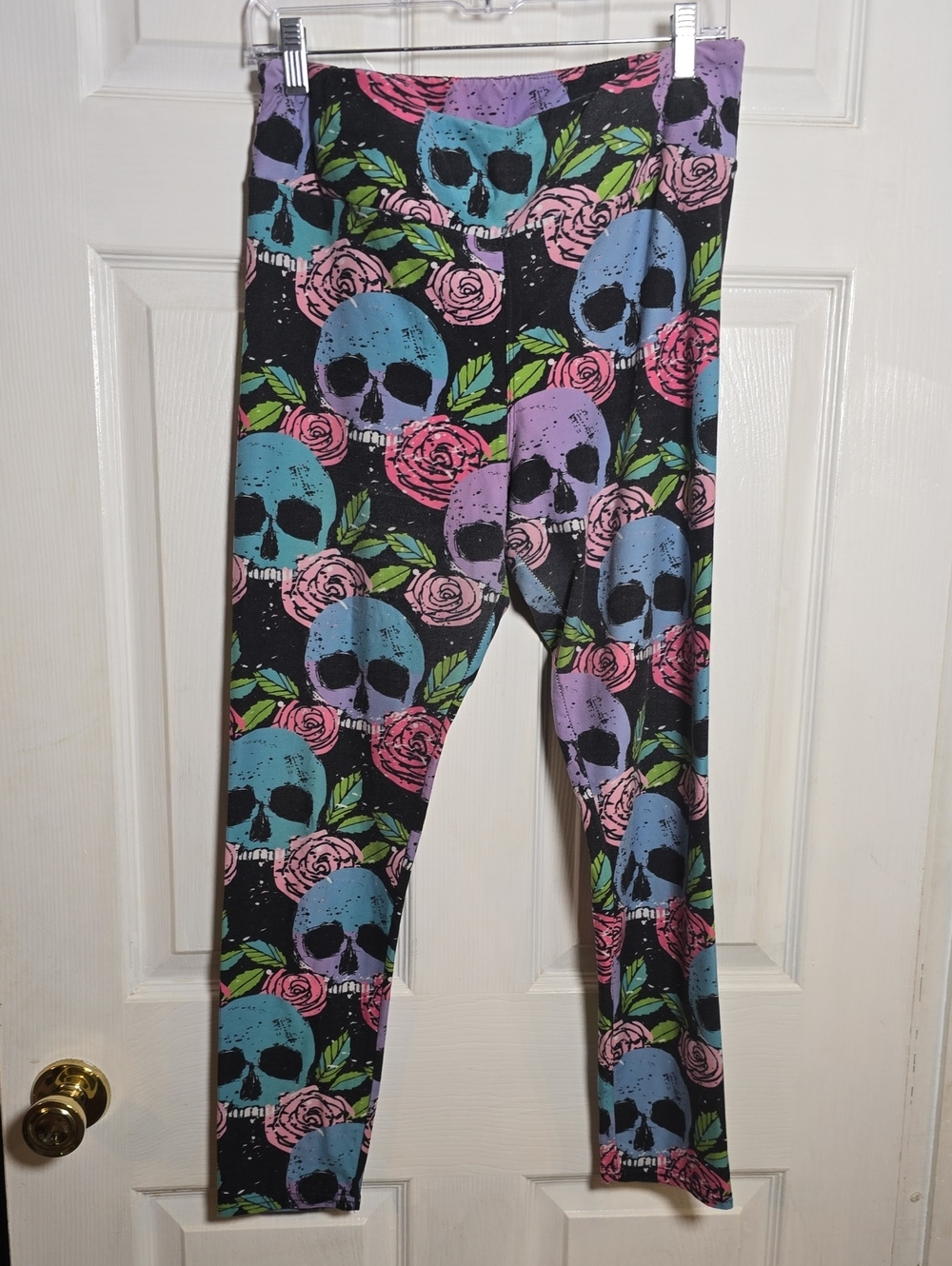 Skull & Rose OS Print Cropped Leggings - Black with Pink, Blue & Purple